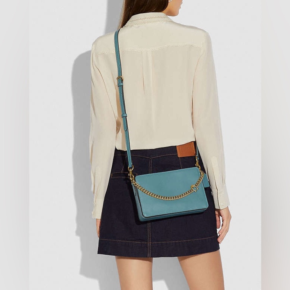 ‼️Coach Blue Leather Signature Chain Crossbody Bag